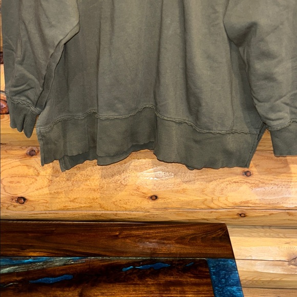American Eagle EUC Big Hug Henley Sweatshirt Size Small in Olive - Picture 9 of 13